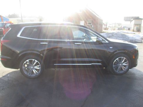 Used 2021 Cadillac XT6 Premium Luxury image 9