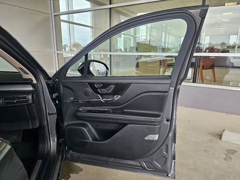 Used 2025 Lincoln Corsair AWD w/ Equipment Group 101A image 11