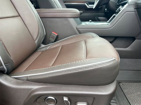 Used 2024 GMC Sierra 2500 Denali w/ Denali Reserve Package image 14