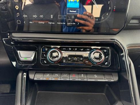 Used 2024 GMC Sierra 2500 AT4 w/ AT4 Premium Plus Package image 14