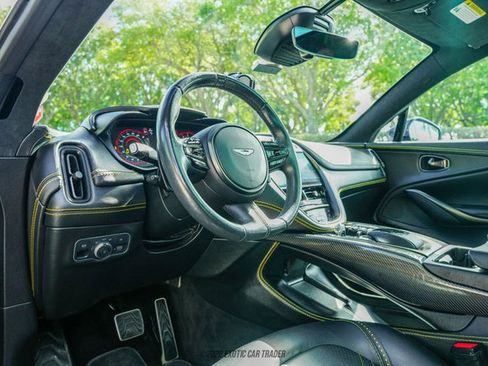 Used 2021 Aston Martin DBX AWD/4WD image 24