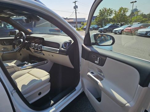 Used 2024 Mercedes-Benz GLB 250 4MATIC image 18