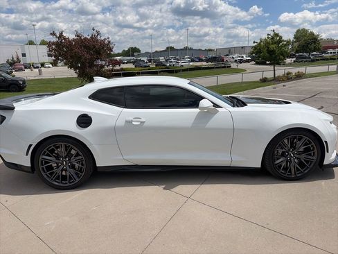 Used 2019 Chevrolet Camaro ZL1 RWD image 23