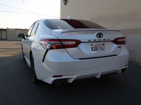 Used 2020 Toyota Camry XSE w/ Blackout Package image 17