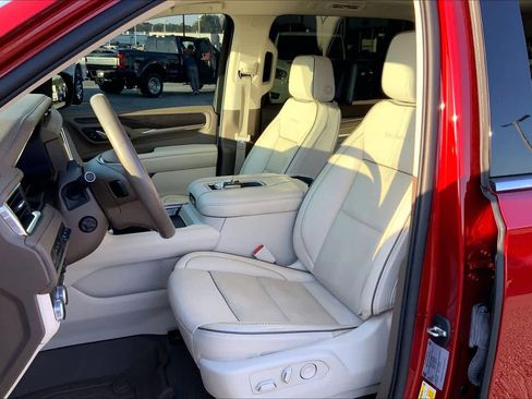 Used 2023 GMC Yukon XL Denali w/ Advanced Technology Package image 8
