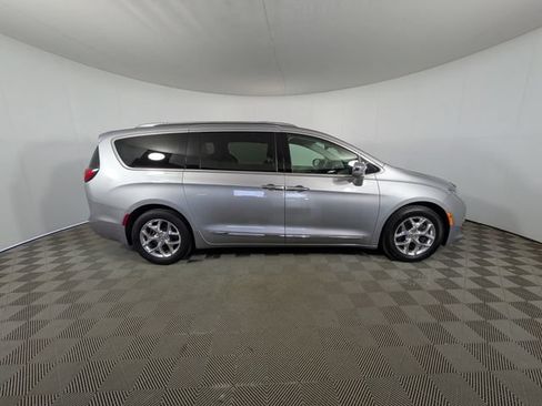 Used 2019 Chrysler Pacifica Limited FWD image 37