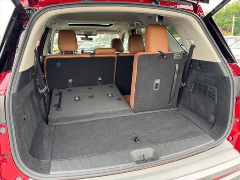 Certified 2025 Nissan Pathfinder Platinum w/ Cargo Package FWD image 16