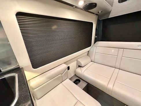 Used 2019 Mercedes-Benz Sprinter 2500 image 31