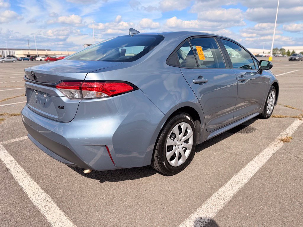 Used 2020 Toyota Corolla LE FWD image 4