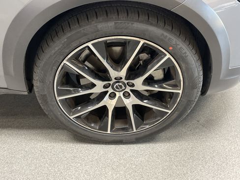 Used 2020 Volvo V90 T6 Cross Country image 6