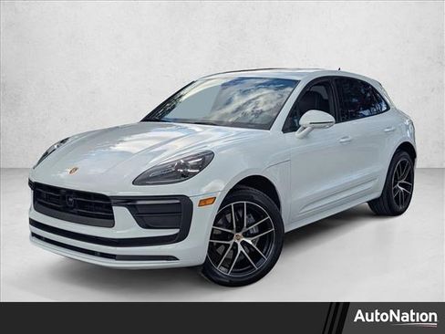 Used 2023 Porsche Macan image 1