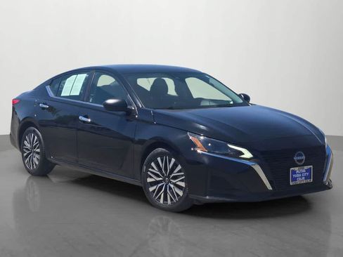 Used 2024 Nissan Altima 2.5 SV FWD image 8