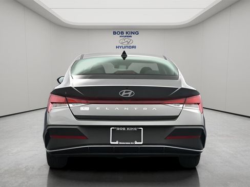 New 2026 Hyundai Elantra SE FWD image 22
