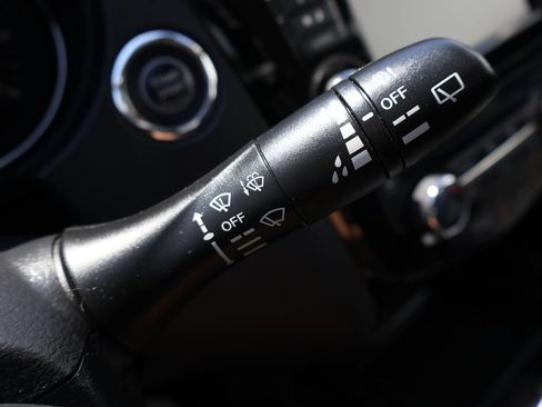 Used 2022 Nissan Rogue Sport SV AWD/4WD image 38