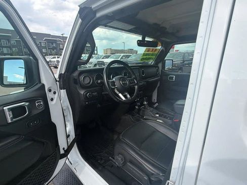 Used 2021 Jeep Wrangler Unlimited Sahara w/ Cold Weather Group AWD/4WD image 11