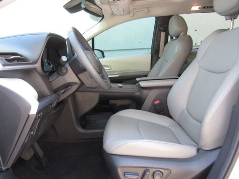 Certified 2025 Toyota Sienna XLE w/ XLE Plus Package AWD/4WD image 11