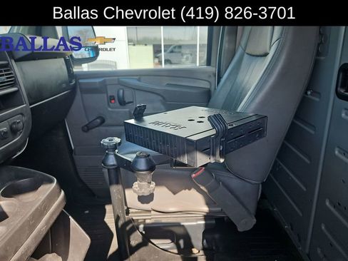 Used 2018 Chevrolet Express 2500 w/ Driver Convenience Package RWD image 14