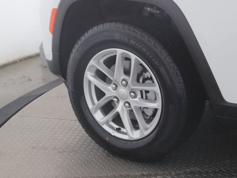 Used 2025 Jeep Grand Cherokee Laredo X image 13