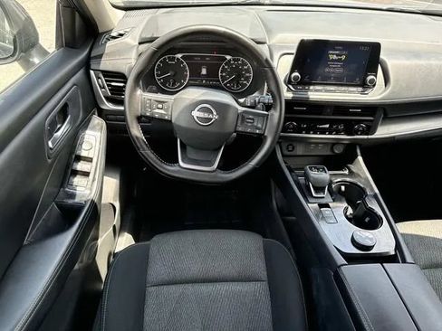 Used 2025 Nissan Rogue SV AWD/4WD image 16