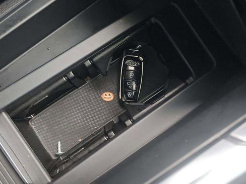 Used 2022 Audi e-tron Premium image 9