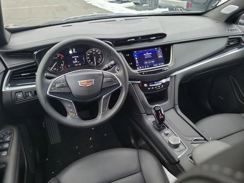 Used 2025 Cadillac XT5 Premium Luxury w/ LPO, Floor Liner Package AWD/4WD image 25