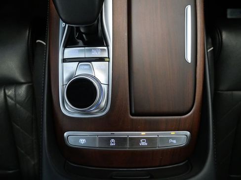 Used 2019 Kia K900 Luxury w/ VIP Package AWD/4WD image 35