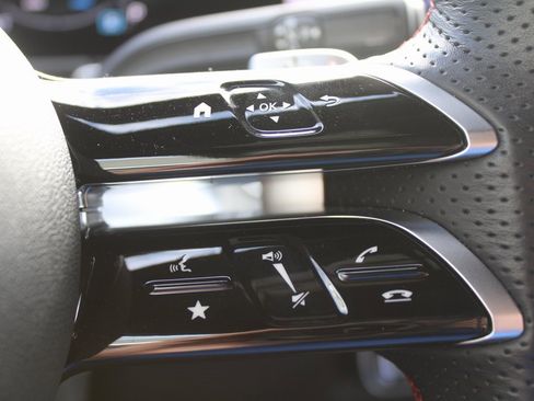 Certified 2025 Mercedes-Benz GLB 250 image 32