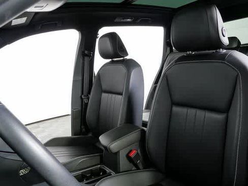 Certified 2023 Volkswagen Tiguan SE R-Line image 7