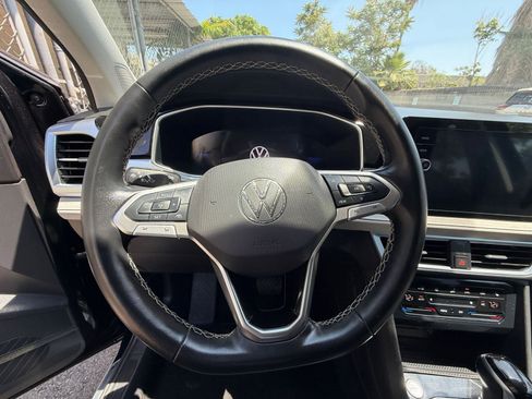 Used 2025 Volkswagen Taos SE FWD image 29