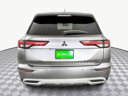 Used 2022 Mitsubishi Outlander SE image 8