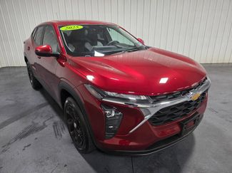 Used 2025 Chevrolet Trax LS w/ LS Convenience Package FWD video 2