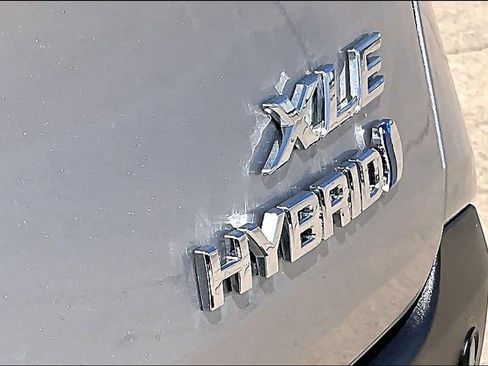 Used 2024 Toyota Sienna XLE FWD image 20