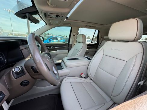 Used 2021 GMC Yukon Denali w/ Denali Premium Package image 15
