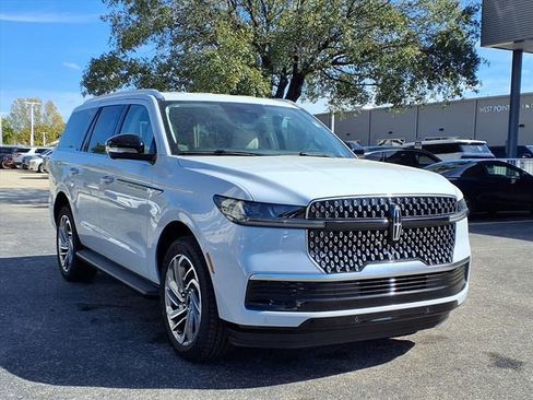 New 2026 Lincoln Navigator Premiere AWD/4WD image 4