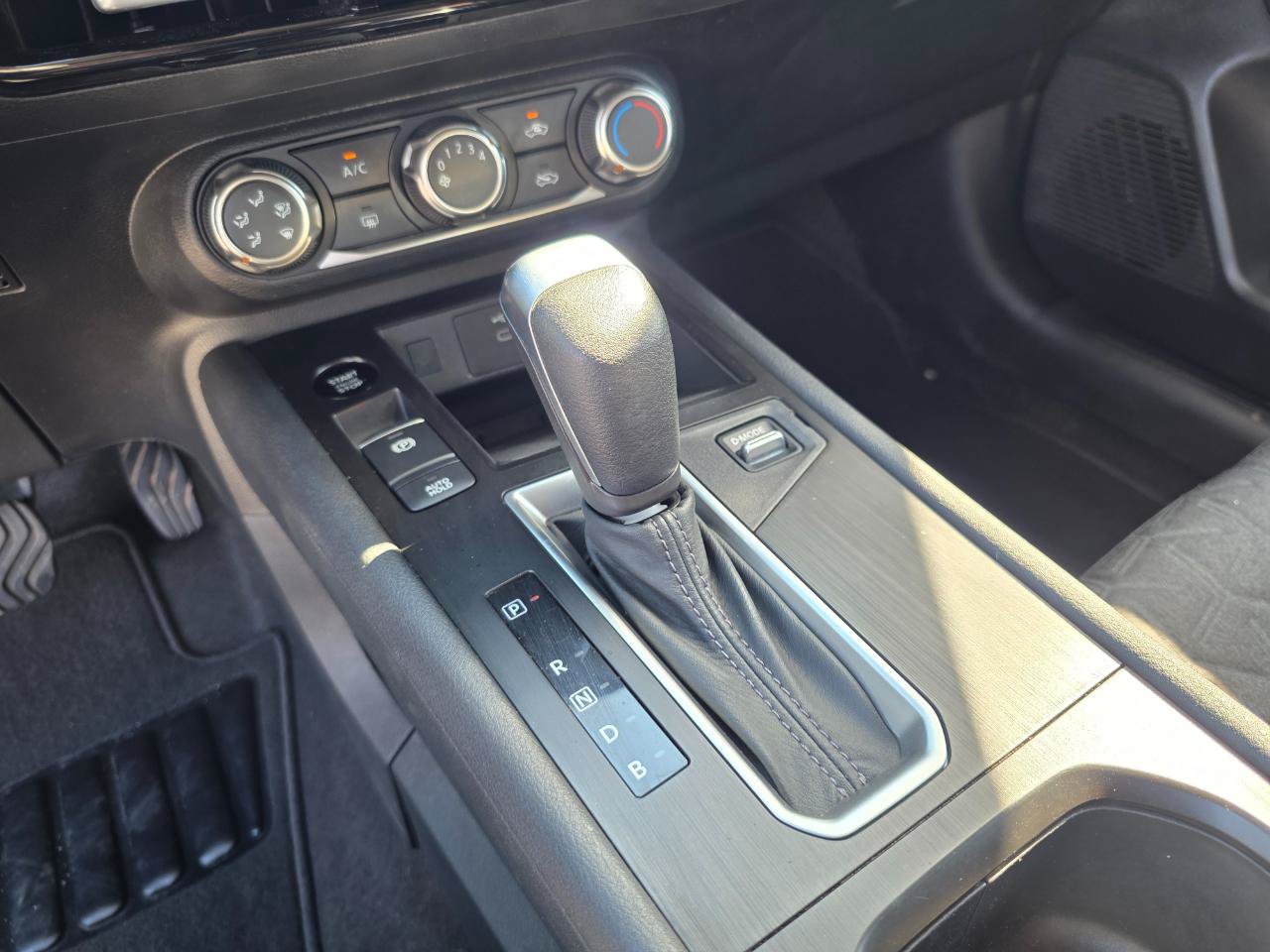 Used 2025 Nissan Kicks SV FWD image 14