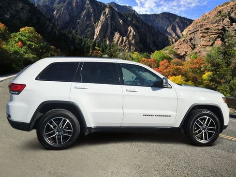 Used 2020 Jeep Grand Cherokee Trailhawk image 2