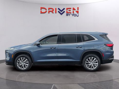 Used 2025 Buick Enclave Preferred FWD image 2