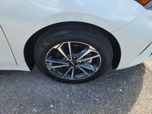Used 2024 Kia Forte LXS w/ LXS Technology Package FWD image 6