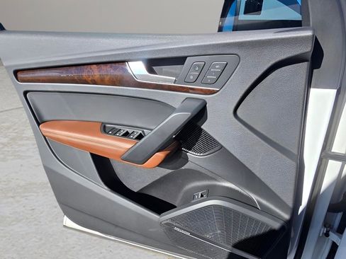 Used 2018 Audi Q5 Prestige w/ Prestige Package image 17