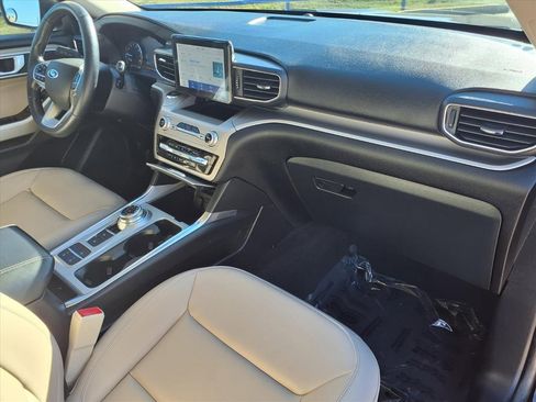 Certified 2022 Ford Explorer XLT w/ Equipment Group 202A image 23