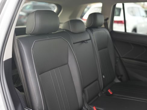 Certified 2023 Volkswagen Tiguan SE image 24