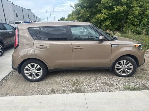Used 2014 Kia Soul + FWD image 10