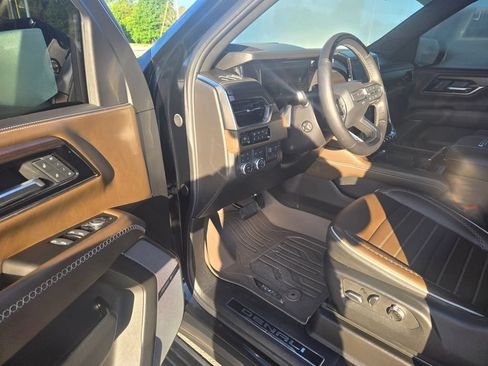Used 2025 GMC Yukon Denali Ultimate w/ LPO, Floor Liner Package AWD/4WD image 6