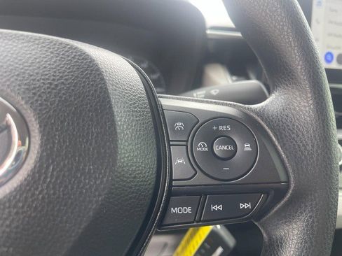 Used 2025 Toyota Corolla LE FWD image 18