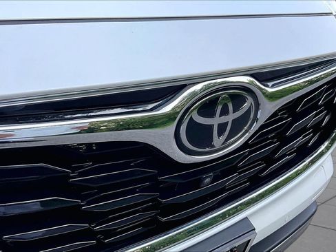 Used 2023 Toyota Highlander Platinum AWD/4WD image 29