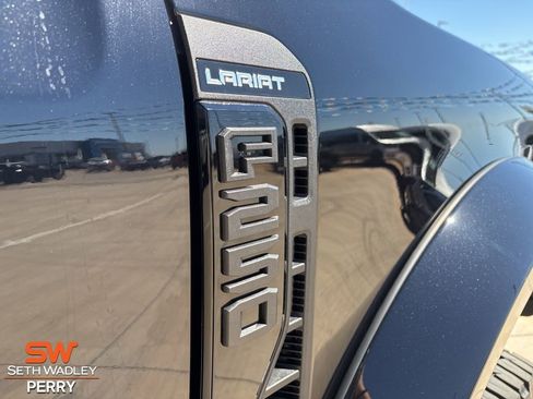 New 2026 Ford F250 Lariat w/ Black Appearance Package image 8