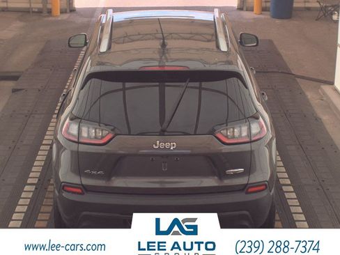 Used 2019 Jeep Cherokee Latitude Plus w/ Comfort/Convenience Group AWD/4WD image 2