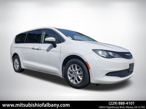 Used 2023 Chrysler Voyager LX FWD image 1