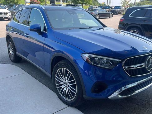 Used 2025 Mercedes-Benz GLC 300 image 1
