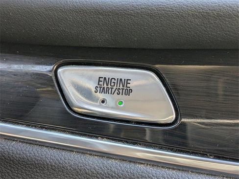 Used 2018 Buick Enclave Essence image 36